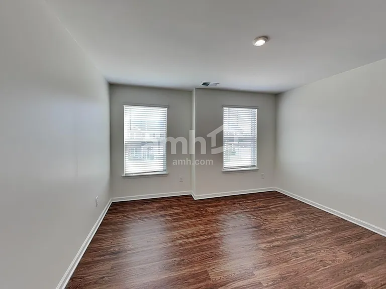 553 Larragan Dr — Photo 18