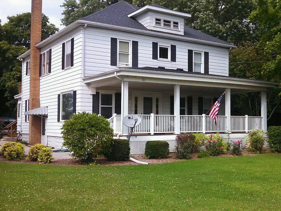1st image of 311 W Kauffman St