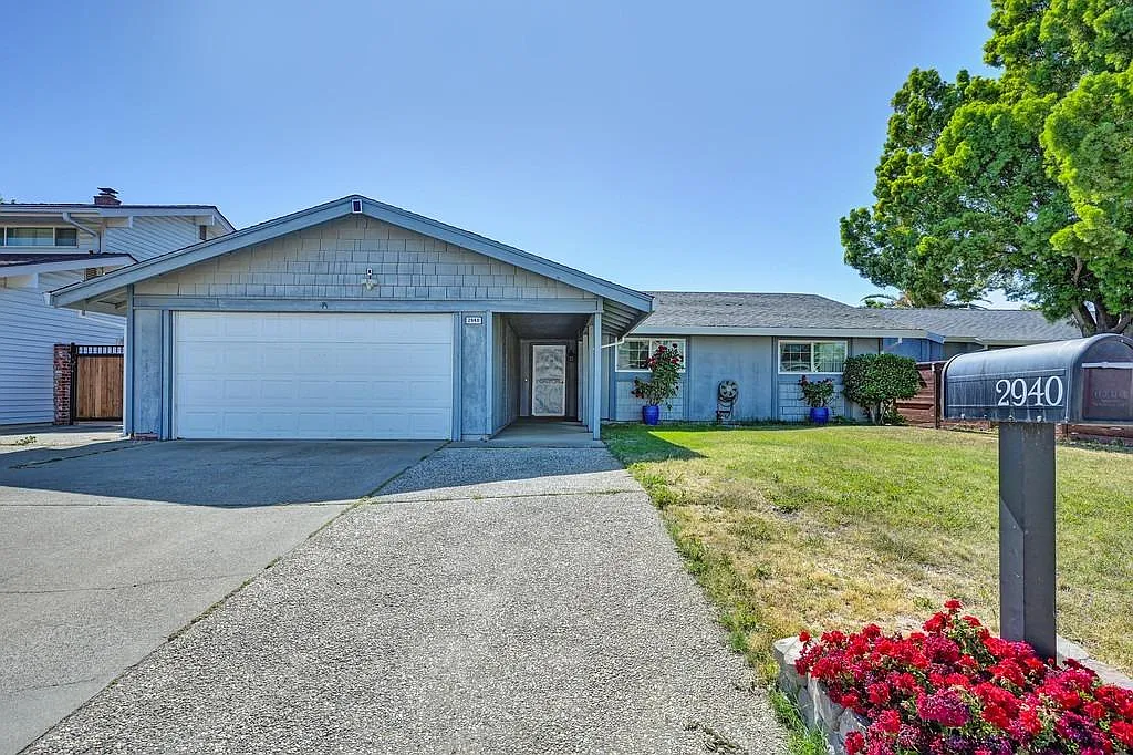 2940 Kachina Way photo 1