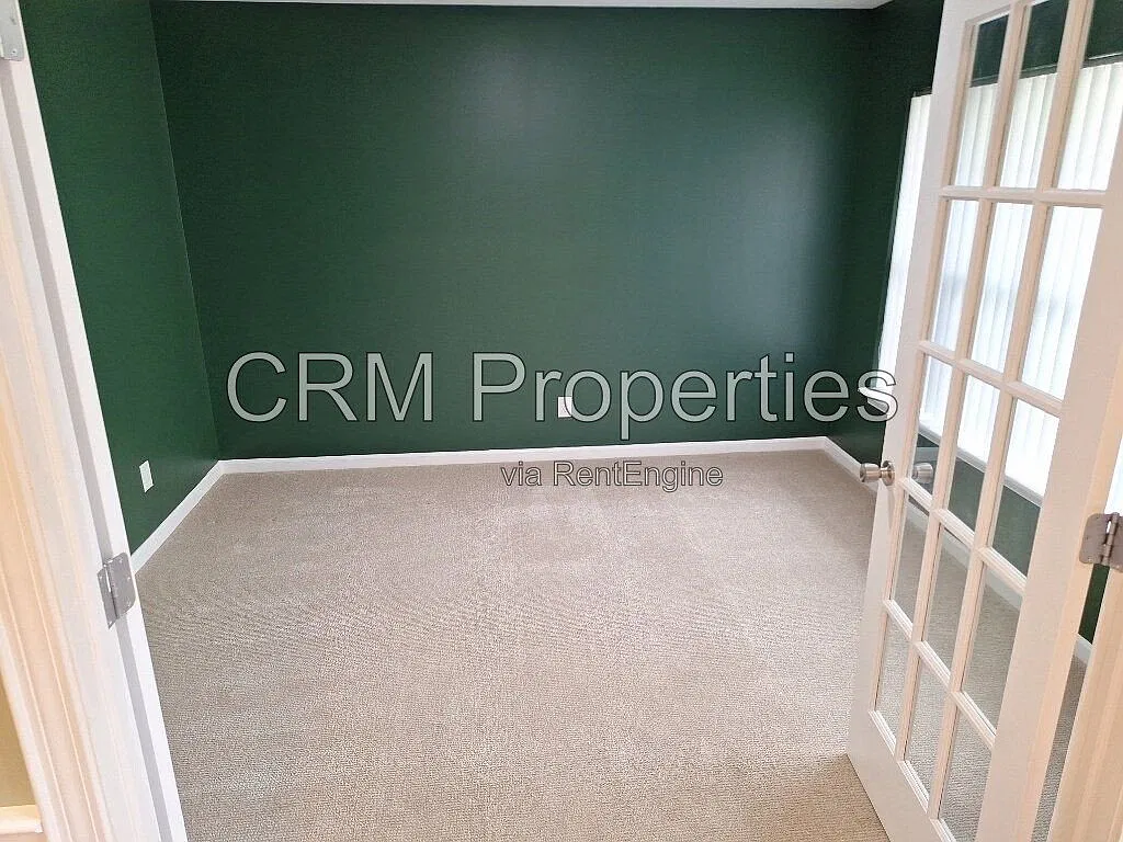 3 bed, 3.0 bath, 2058 sqft, $2,400 — Photo 4
