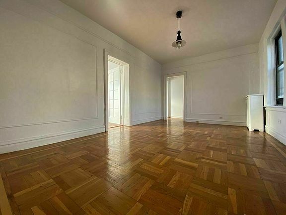 4th image of 731 W 183rd St #5LL