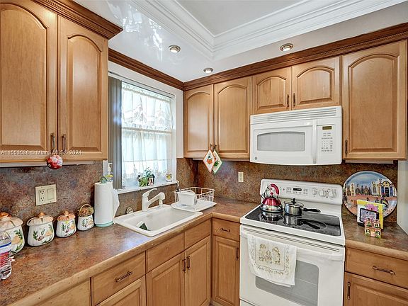 5th image of 8135 Sunrise Lakes Blvd APT 204