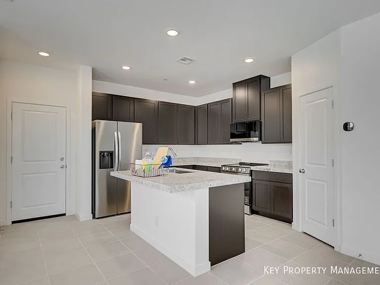 239 Freeport View Pl — Photo 4