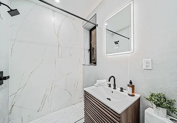 5th image of 369 W 36th St #1A