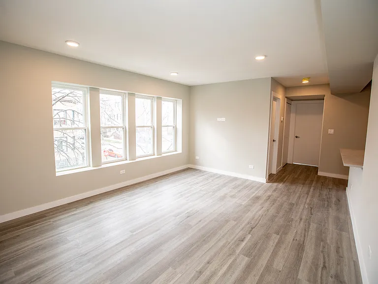3355 N Whipple St #2S — Photo 4