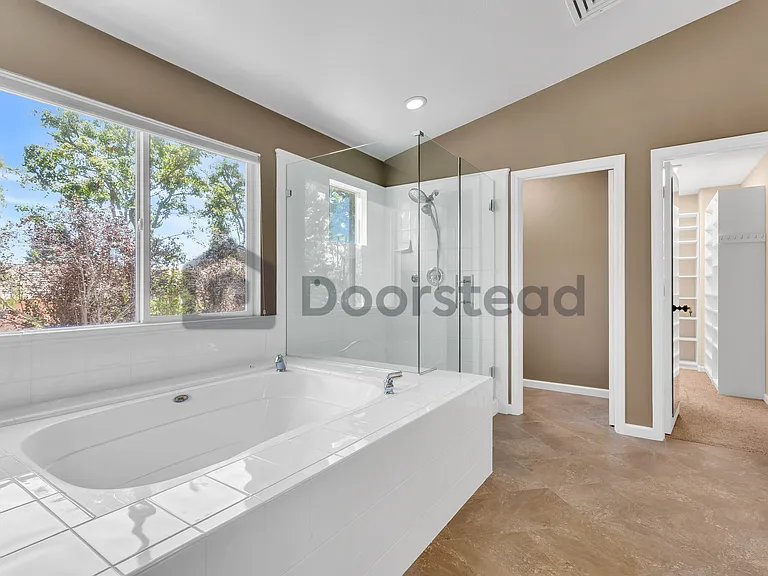 513 Winding Brook Ct — Photo 32