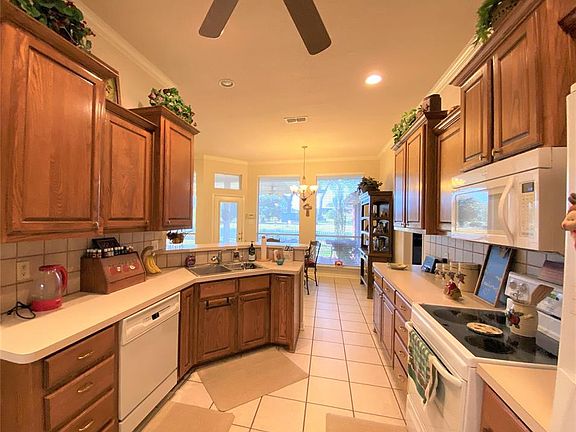 4th image of 7501 Woodland Dr