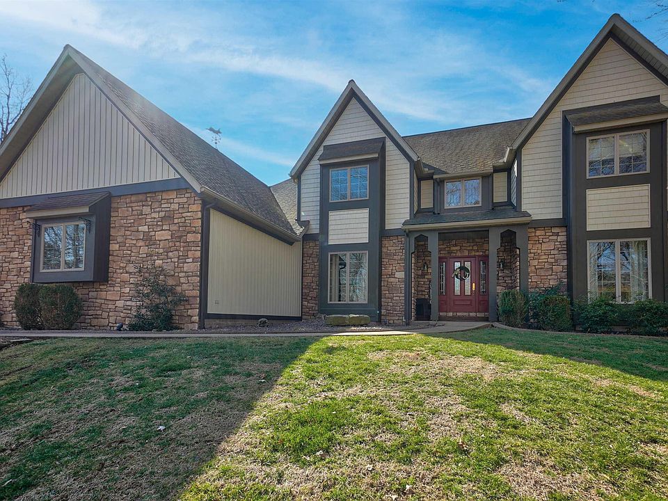 1st image of 303 W Evergreen Plz N