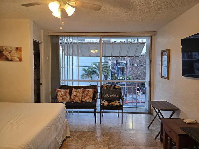 240 Liliuokalani Ave #202 — Photo 1