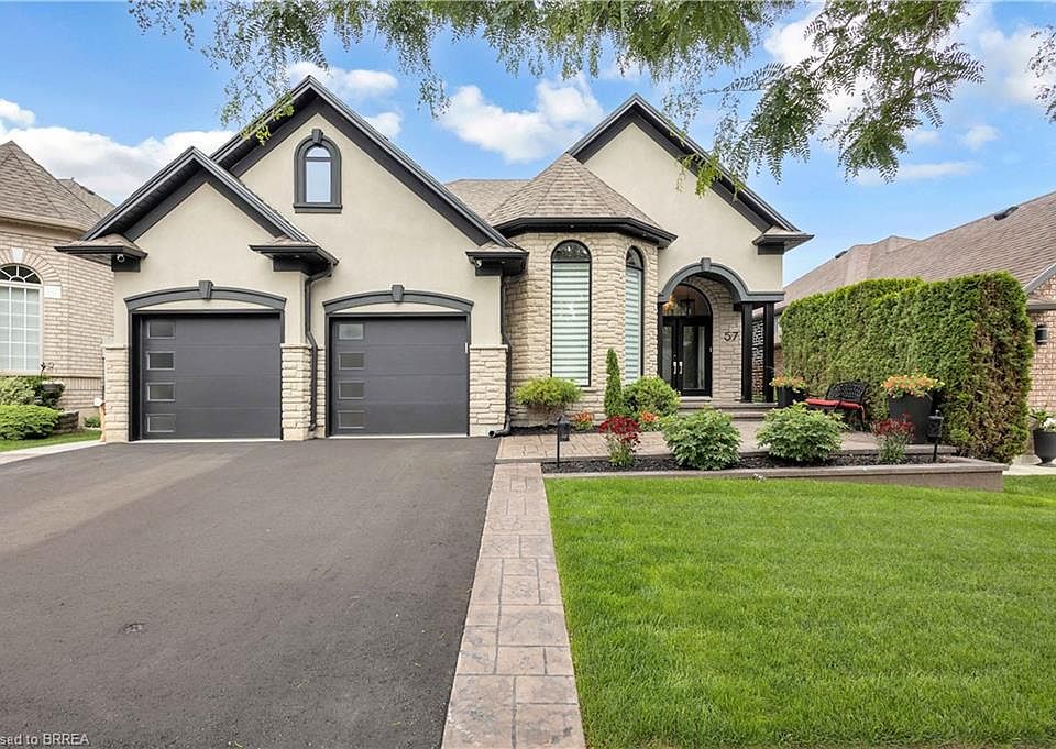 1st image of 57 Carmichael Cres