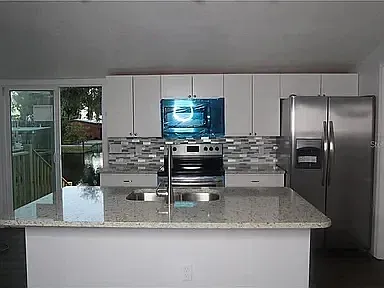 3 bed, 960 sqft, $1,550 — Photo 2