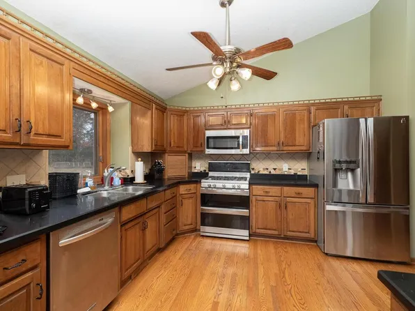 1000 April Pl, Burnsville, MN 55306