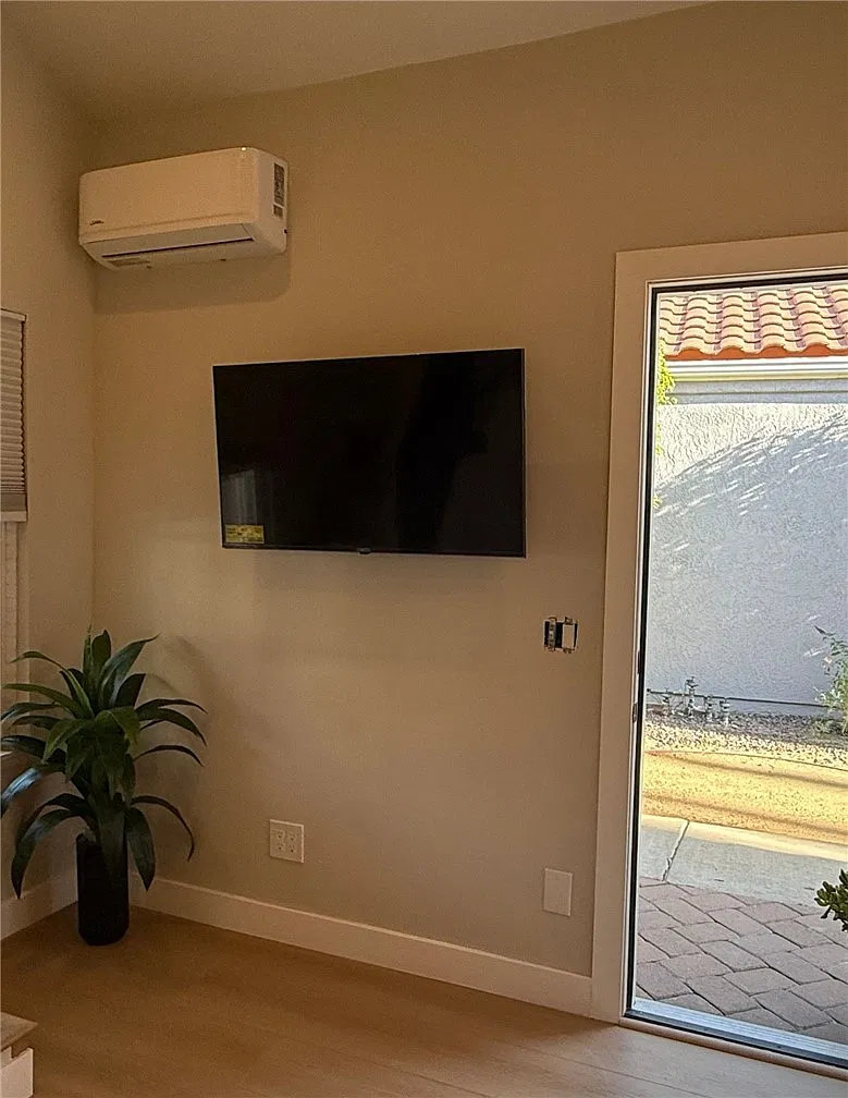 1 bed, 325 sqft, $2,999 — Photo 2