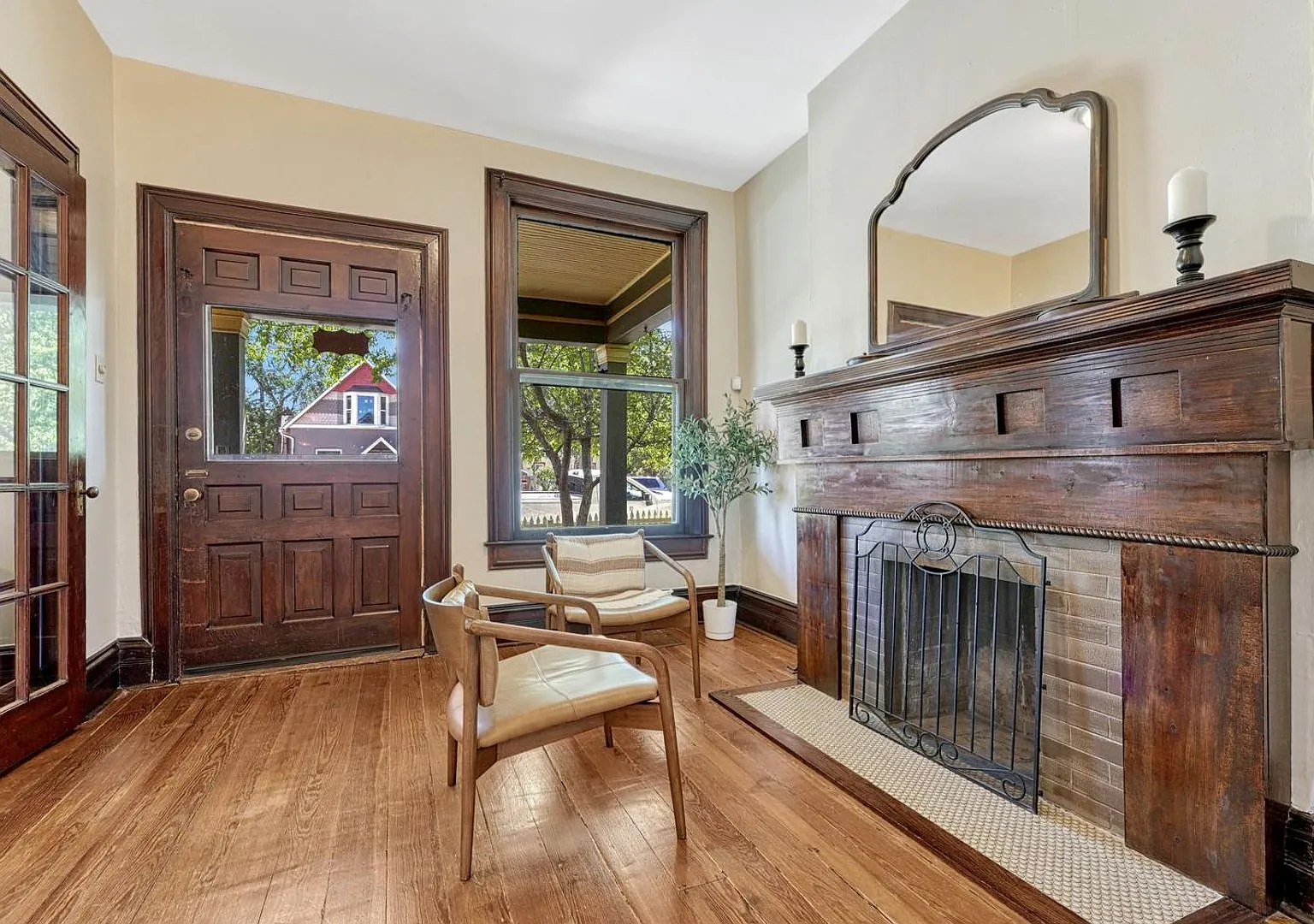 Charming 3-Bedroom Home with Heated Backyard Studio in Aurora — Photo 3
