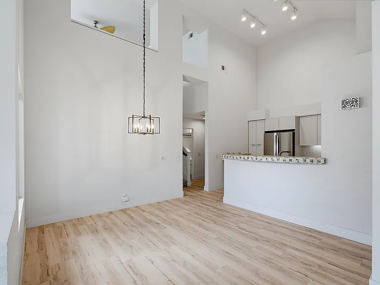 27529 Serena — Photo 17
