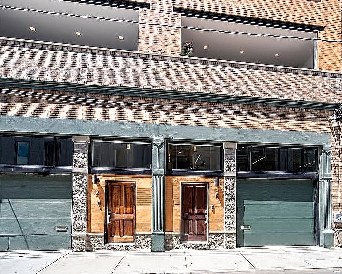 2nd image of 18 E 14th St