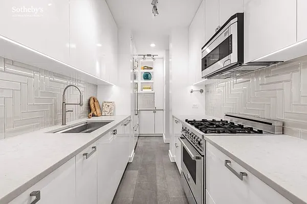 Sold by Sotheby's International Realty | media 5