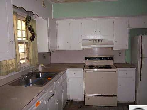 2nd image of 1126 Farrior Dr
