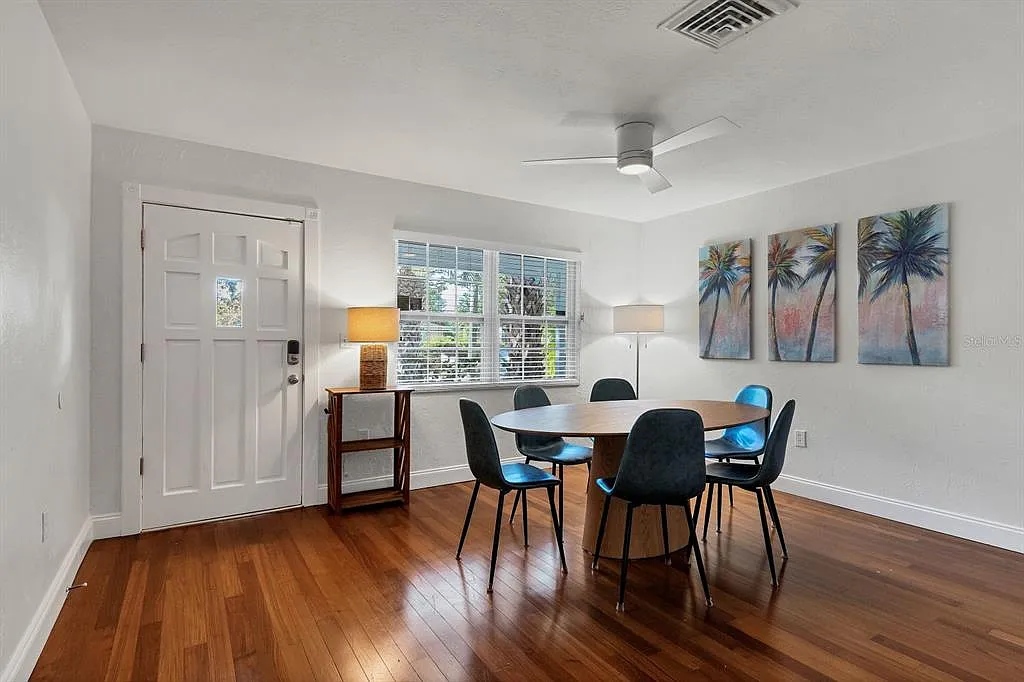 4 bed, 2.0 bath, 1760 sqft, $4,400 — Photo 3