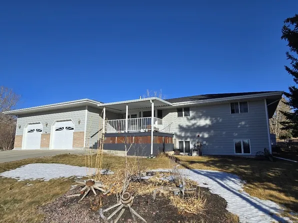 305 11th Ave NE, Choteau, MT 59422