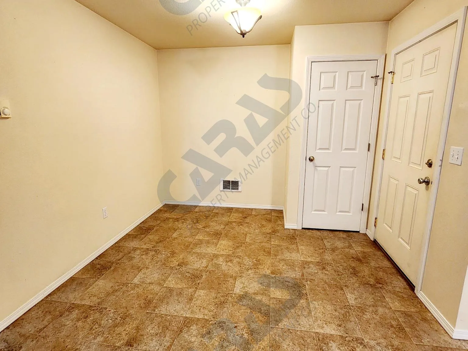 2 bed, 730 sqft, $1,250 — Photo 2