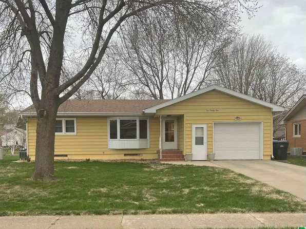 421 7th Ave SE, Le Mars, IA 51031