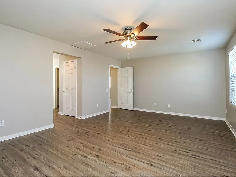 11043 E Silver Springs Ave — Photo 10