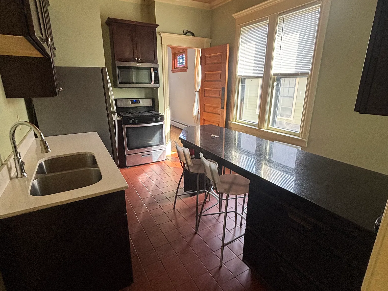3 bed, 1800 sqft, $2,050 — Photo 3