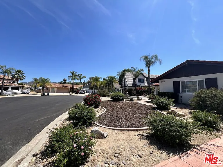 21963 Strawberry Ln — Photo 21