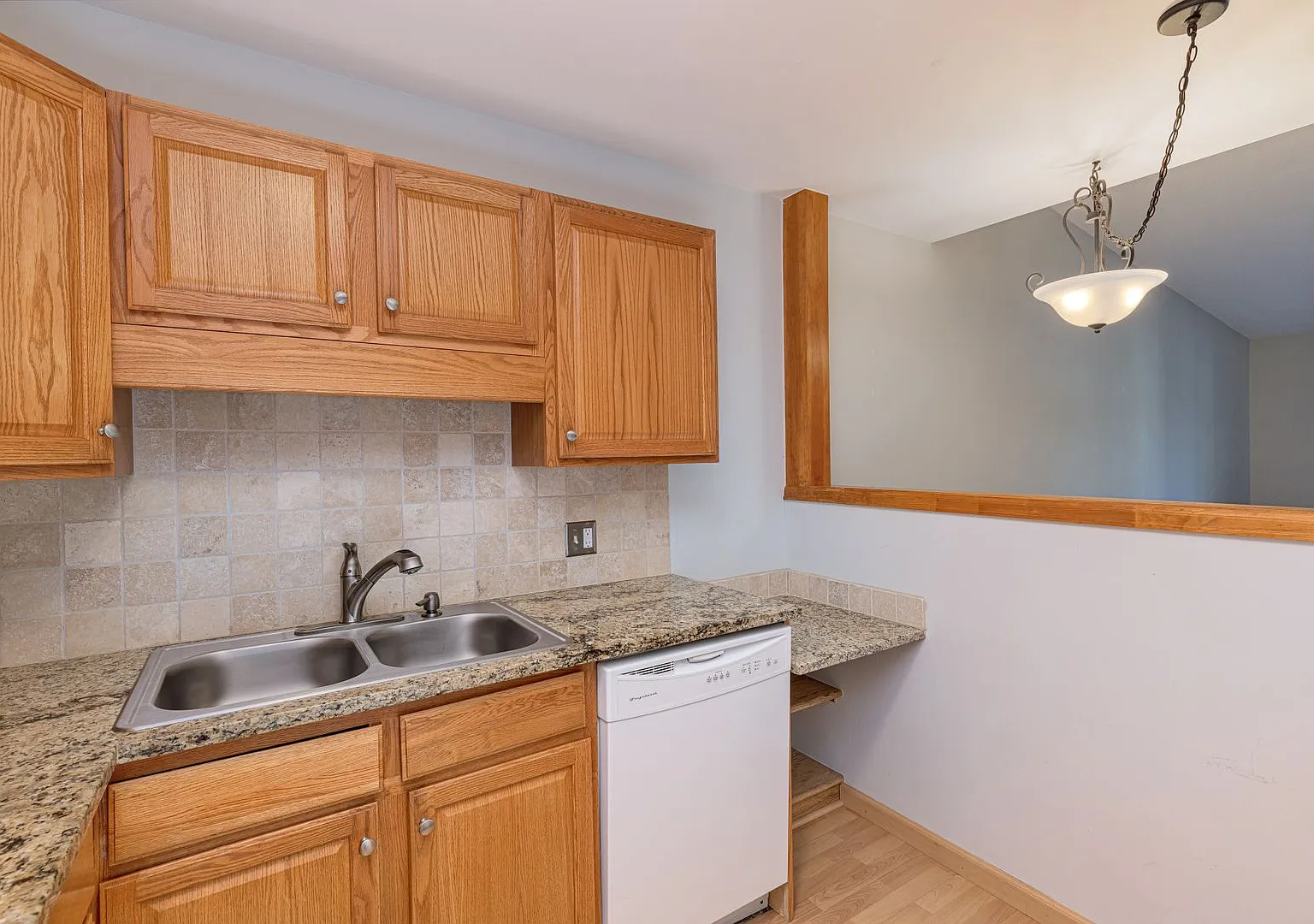 Just Listed: 2bdr/2bth Condo In Heather Gardens $2095 Available Oct. 1st — Photo 4