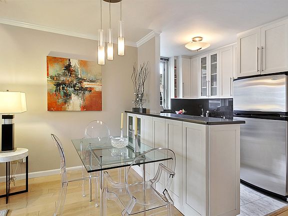 4th image of 130 W 67th St APT 19F