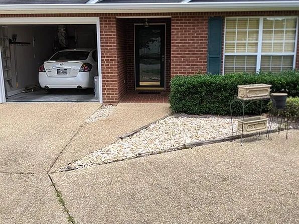 151 Lake Eagle Dr, Thomasville, GA 31792