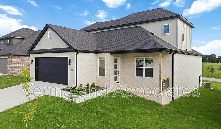 930 Trestle Ln — Photo 1