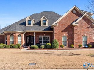 2033 Meadow Creek Cir SE, Owens Cross Roads, AL 35763