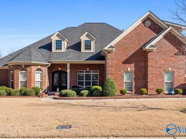 2033 Meadow Creek Cir SE, Owens Cross Roads, AL 35763