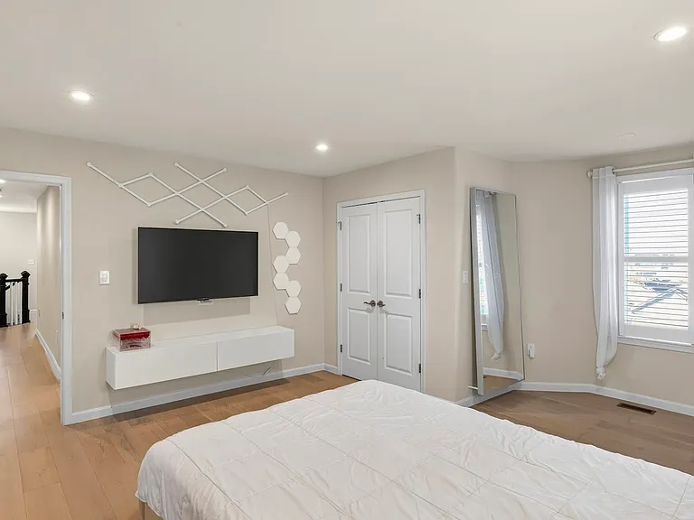 1303 Maple View Pl SE — Photo 22
