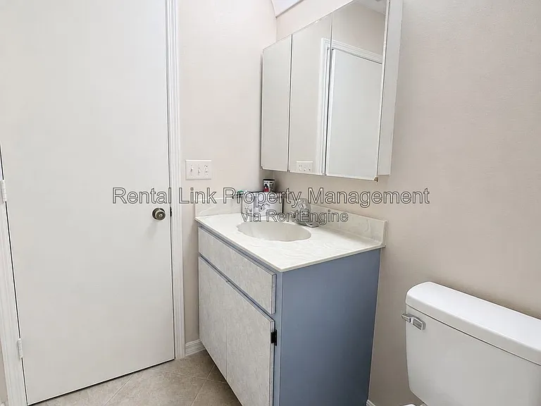320 SW 3rd Pl #4 — Photo 15