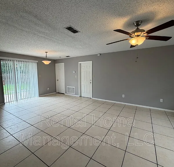 100 Sweet Gum Ct — Photo 2
