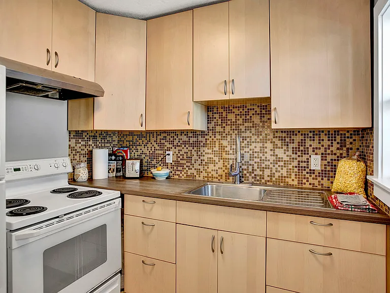 205 11th Ave N #2 — Photo 3