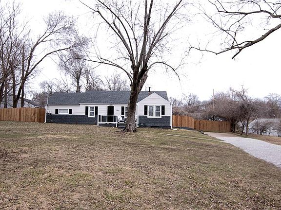 3rd image of 3805 Laurel Ave