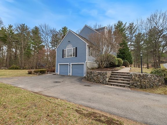 4th image of 32 Cabral Dr