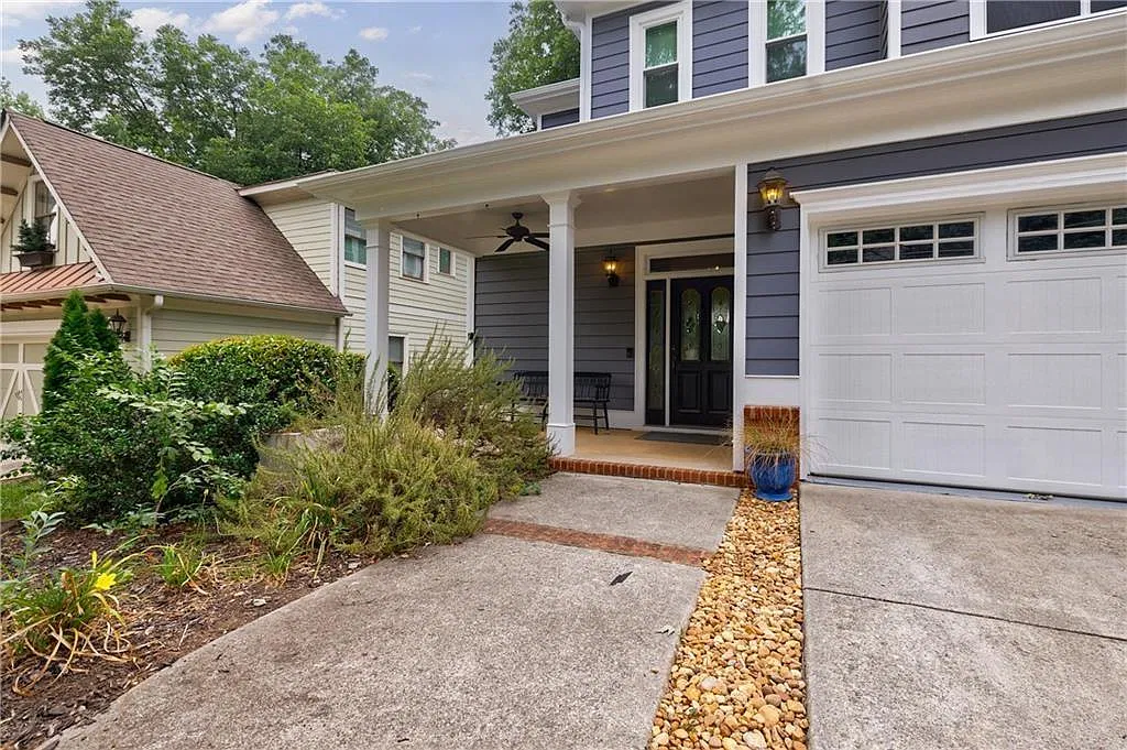 3 bed, 3.5 bath, 2321 sqft, $3,800 — Photo 2
