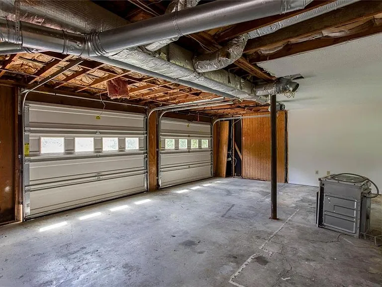 1093 Caprice Dr — Photo 30