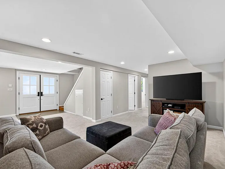 1109 Hillcrest Dr SW — Photo 31