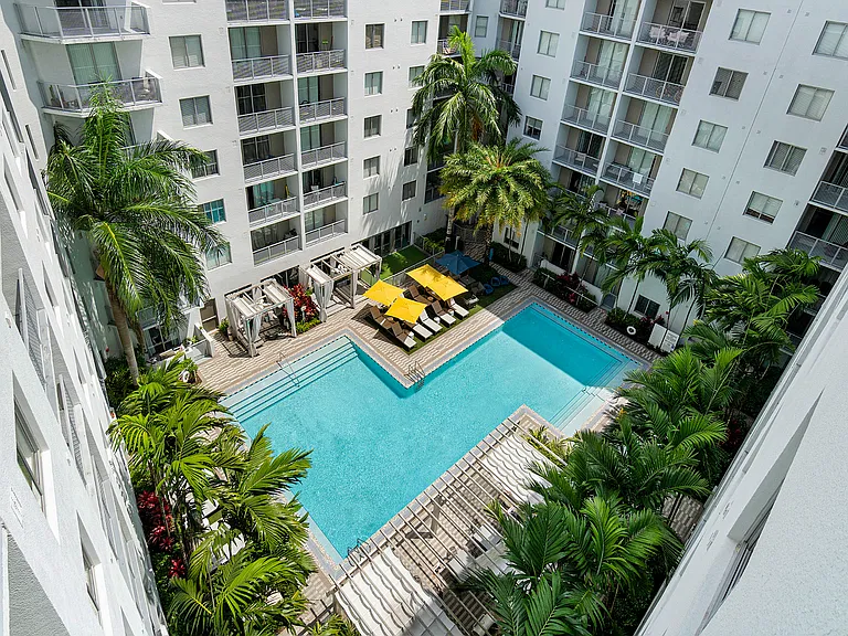 Pearl Dadeland — Photo 32