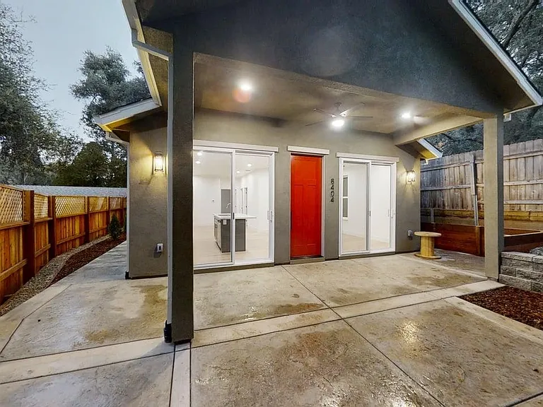 8404 Ascolano Ave — Photo 6