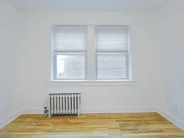 10600 Clifton — Photo 7