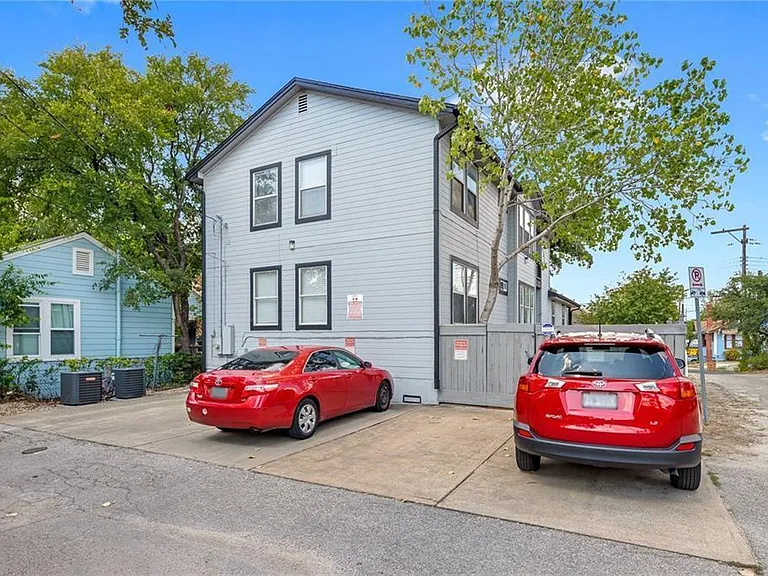 607 W 35th St — Photo 23