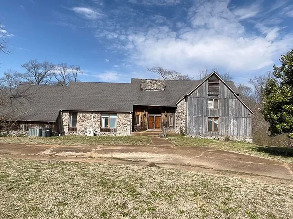 303 Park Ave E, Collinwood, TN 38450