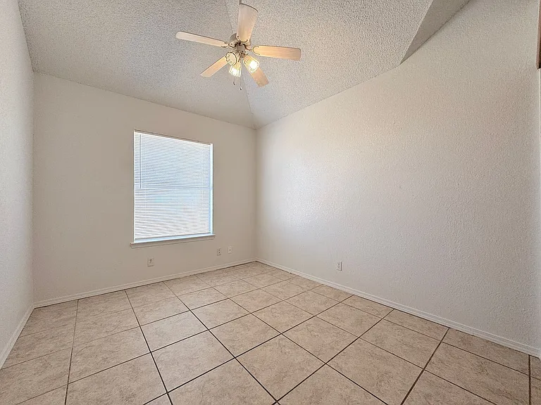 11044 Middledale St — Photo 17